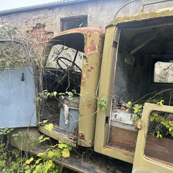 Der bekannte Friedhof der Krankenwagen