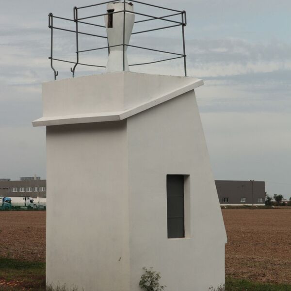 Zařízení na měření rychlosti letadel u silnice Praha–Nehvizdy–Poděbrady 2023