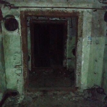 Transmitting station building