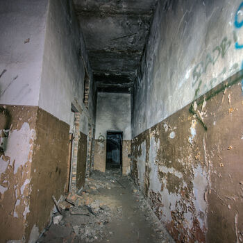 Velitelský bunkr na letišti, starý a nový