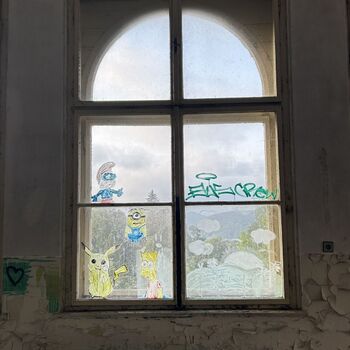 ᴀʙᴀɴᴅᴏɴᴇᴅ ꜱᴄʜᴏᴏʟ