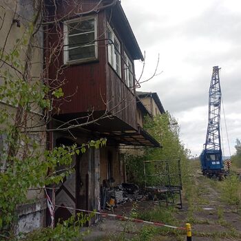 The depot with a collapsed roof and a slowly crumbling station building.2024 The depot with a collapsed roof and a slowly crumbling station building.2024