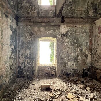 Bunkr pro ponorky Černá hora 2024