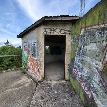 Anti-aircraft missile base