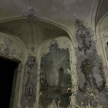 opuštěný zámek - teď už v rekonstrukci