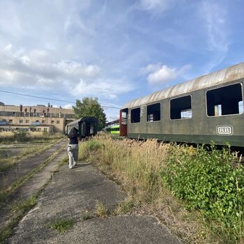The site and wagons have been abandoned 🚂 🏭