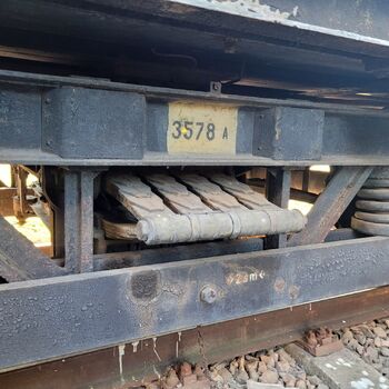 Po kolejích v zatáčce