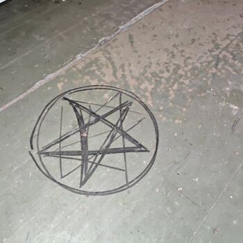 Byly tu satanisté? Opuštěné ROH...