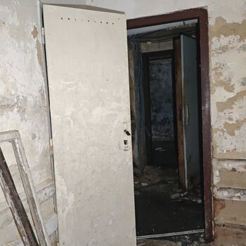 What put an end to this motor lodge? An abandoned motor lodge...