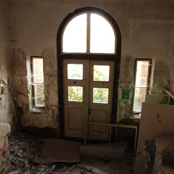 Verlassene Schule der tschechischen Minderheit im Grenzgebiet 2023