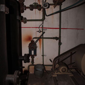 Škoda-Gebäude Nr. 16 mit Überdachung