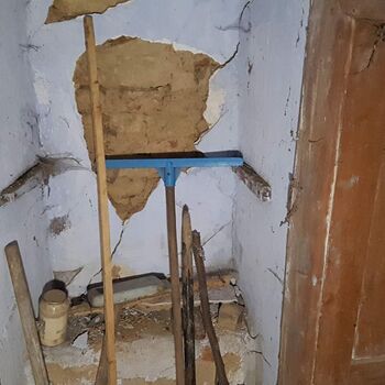 Urbex - House by the road