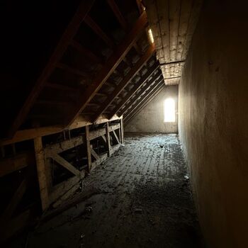 Palác u tlustého pána & přilehlý kolchoz