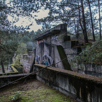 Velitelské stanoviště, bunkry a otevřené pozice s opravdu skvělými graffiti