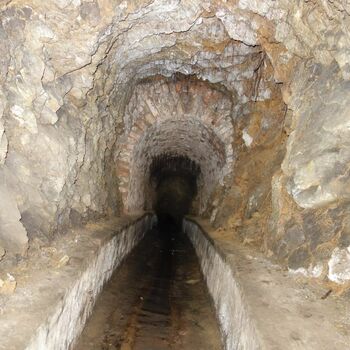 tunel chodba průchod otvor