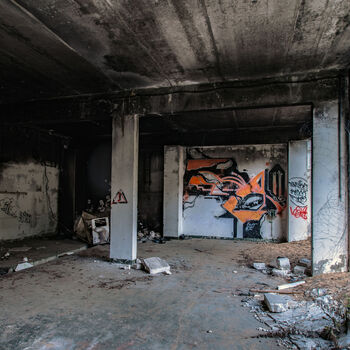 Velitelské stanoviště, bunkry a otevřené pozice s opravdu skvělými graffiti