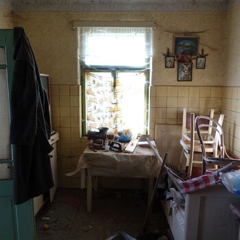 Hájovna ve stráni.