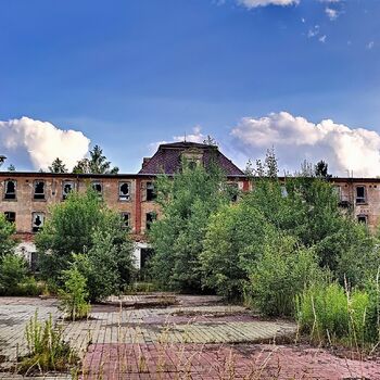 Opuštěná fabrika 2023