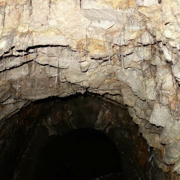 tunel jeskyně chodba průchod kámen Geologický útvar