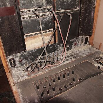 Abdeckung unter der Waggonfabrik