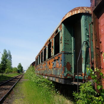 osobní automobil auto kolová vozidla vozidlo vlak železnice doprava železnice
