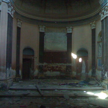 Opuštěný zámek s kaplí na Moravě Opuštěný zámek s kaplí na Moravě