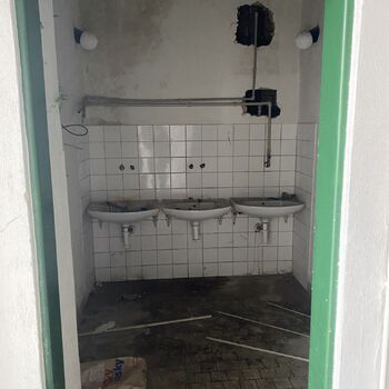 Abandoned building - unknown previous purpose