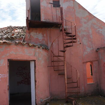 Architektura budova zeď staré