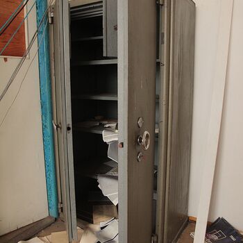 Škoda-Gebäude Nr. 16 mit Überdachung