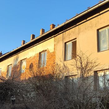 Abandoned farm building_2025