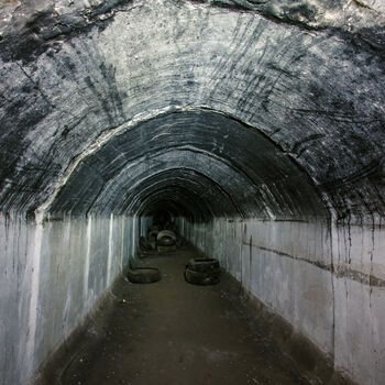 Velitelský bunkr na letišti, starý a nový