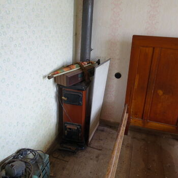 Hájovna ve stráni.