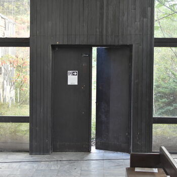 Opuštěná obřadní síň Opuštěná obřadní síň