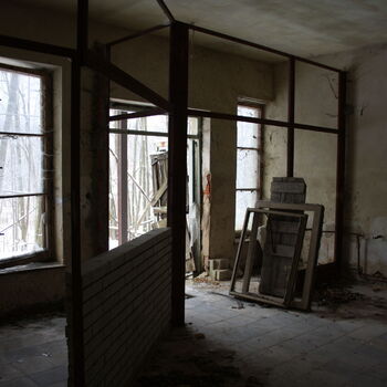 What is this place? An abandoned hotel?