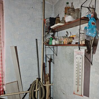 Why did they abandon it? An abandoned, well-preserved farmer's house...