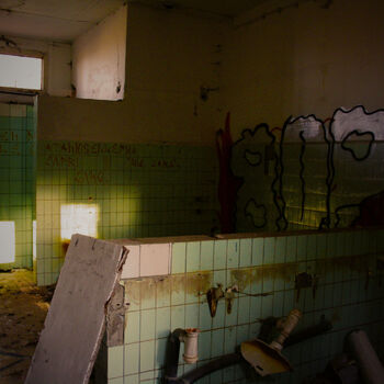 🏕️ Tábor, kde kdysi trávily léto stovky dětí… dnes ho pohlcuje ticho a příroda