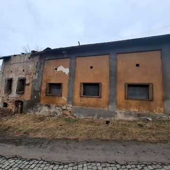 Opuštěná garáž? Opuštěná garáž?