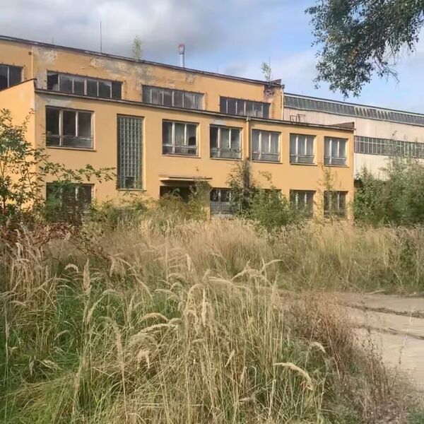 Das Gelände samt Waggons wurde aufgegeben 🚂 🏭