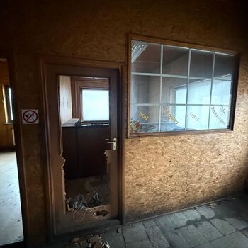 Sedím na kolejích, které nikam nevedou