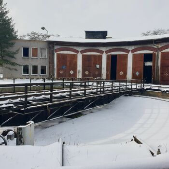 wheeled vehicle passenger car car vehicle mobile home snow