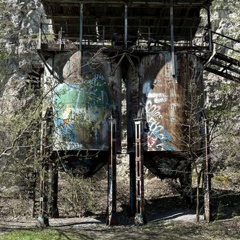 Filmkulissen im Steinbruch