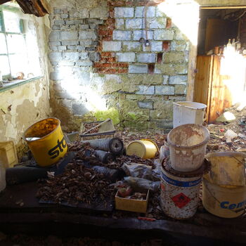 Hájovna ve stráni.