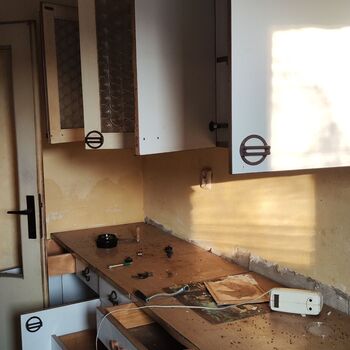 Abandoned farm building_2025