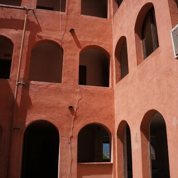 Architektura fasáda budova staré