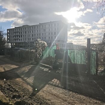 Proč to nedostavěli? Opuštěná železniční poliklinika...