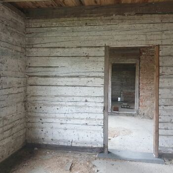 garáž dveře zeď budova staré cihla