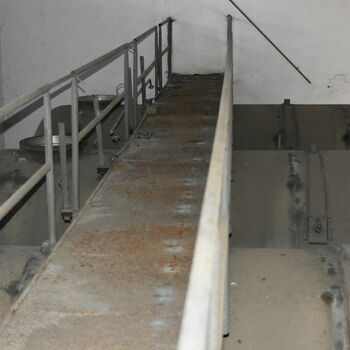 barrier obstruction structure step barrier obstruction structure step