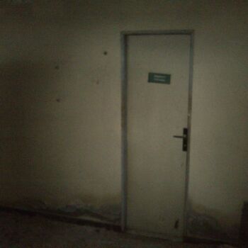 interiér místnost zeď dveře Buňka