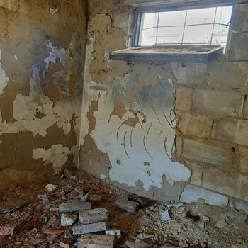 Rozpadlý domek v Praze