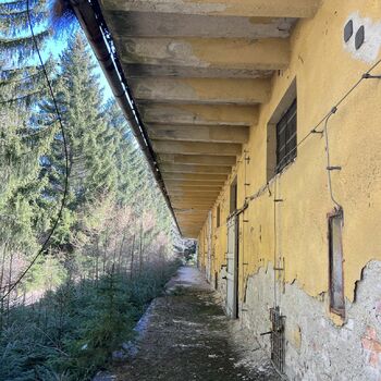 Opuštěný bývalý vojenský prostor 2022